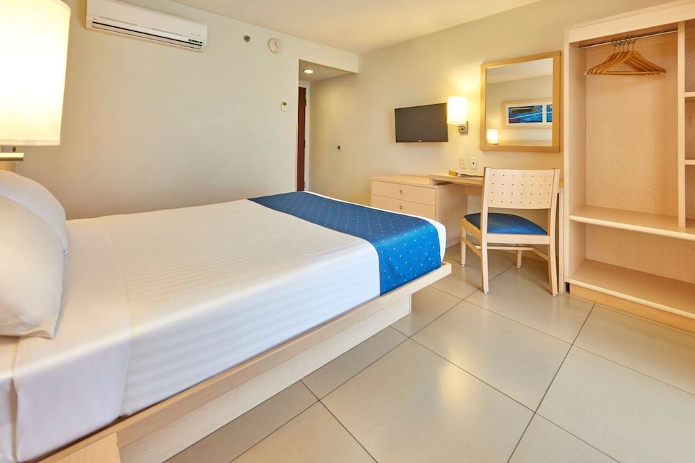 City Express by Marriott Xalapa Room, 1 Queen Bed 3