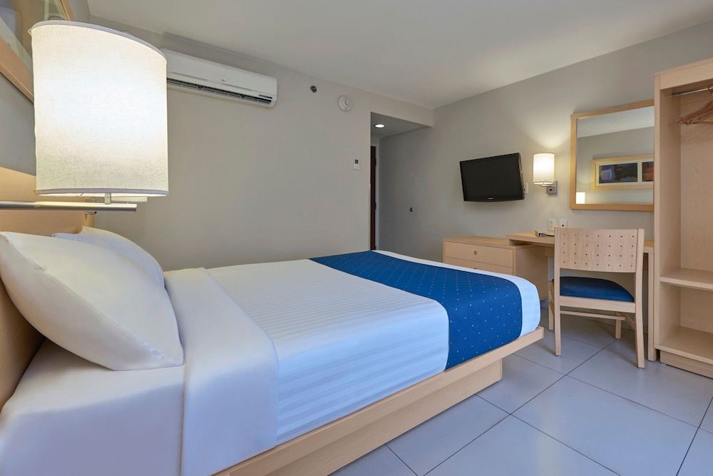 City Express by Marriott Xalapa Room, 1 Queen Bed 2
