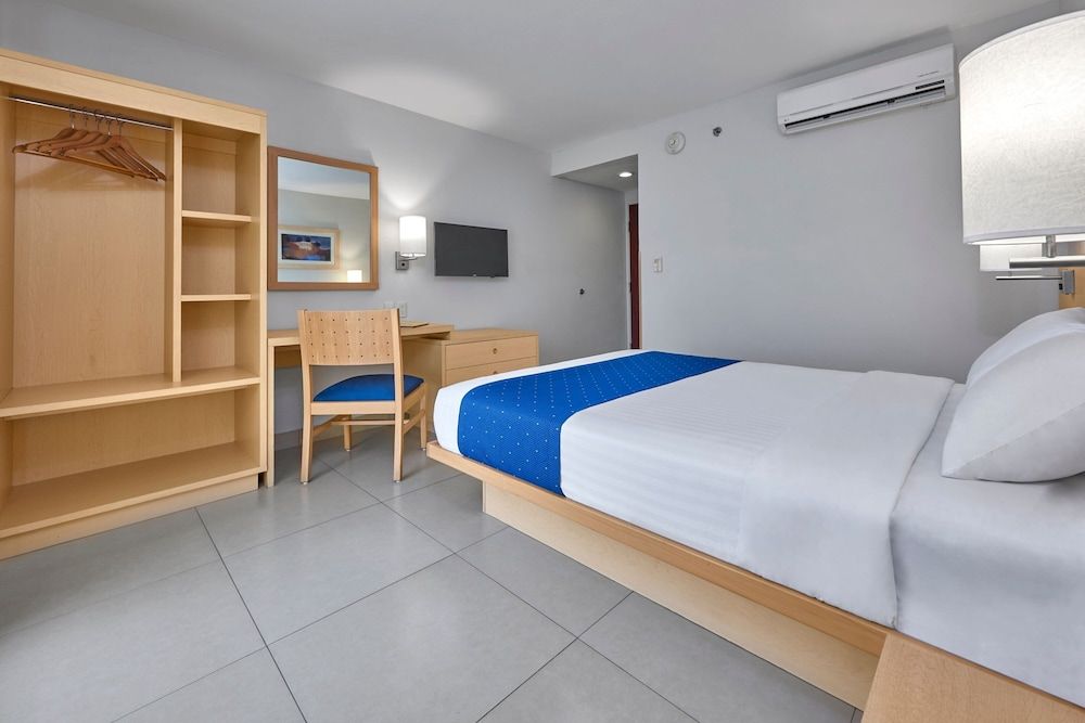 City Express by Marriott Xalapa Room, 1 Queen Bed 6