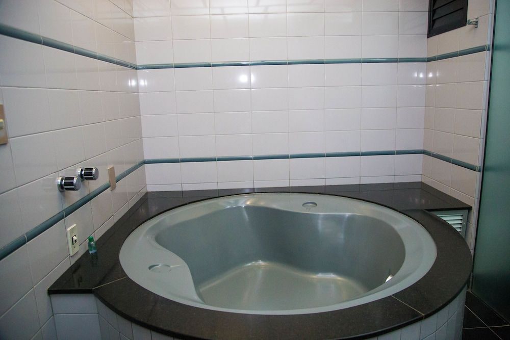 Luxury Suite, Jetted Tub