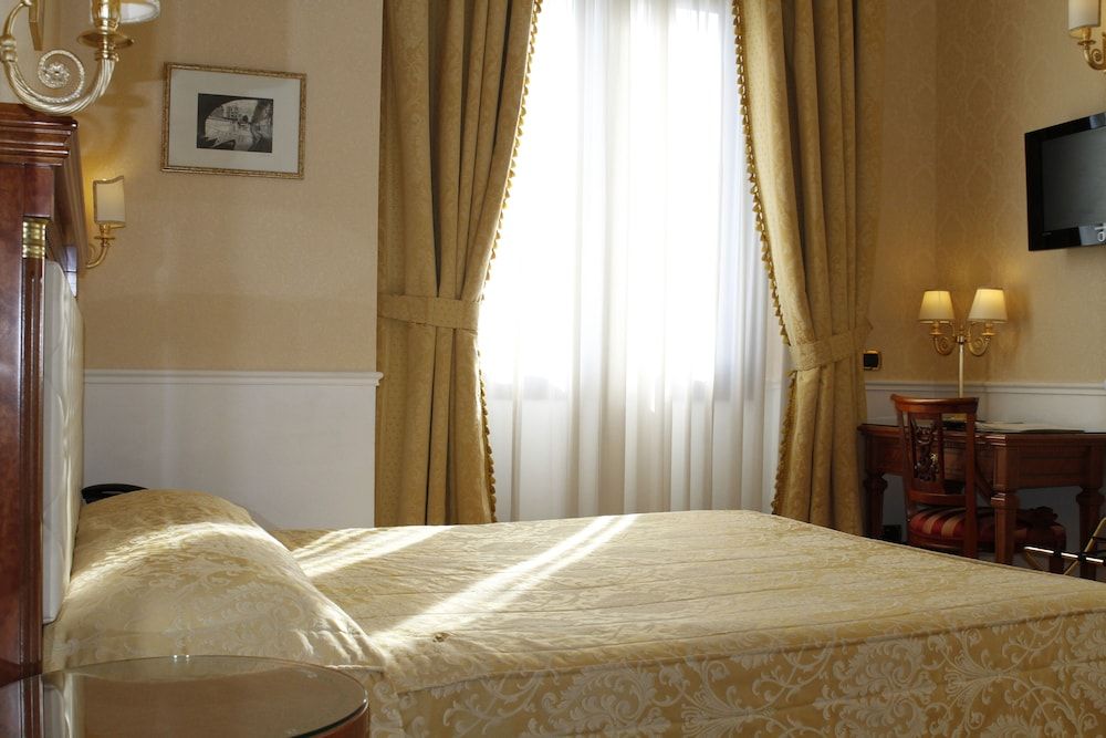 Villa Pinciana Double Room 2