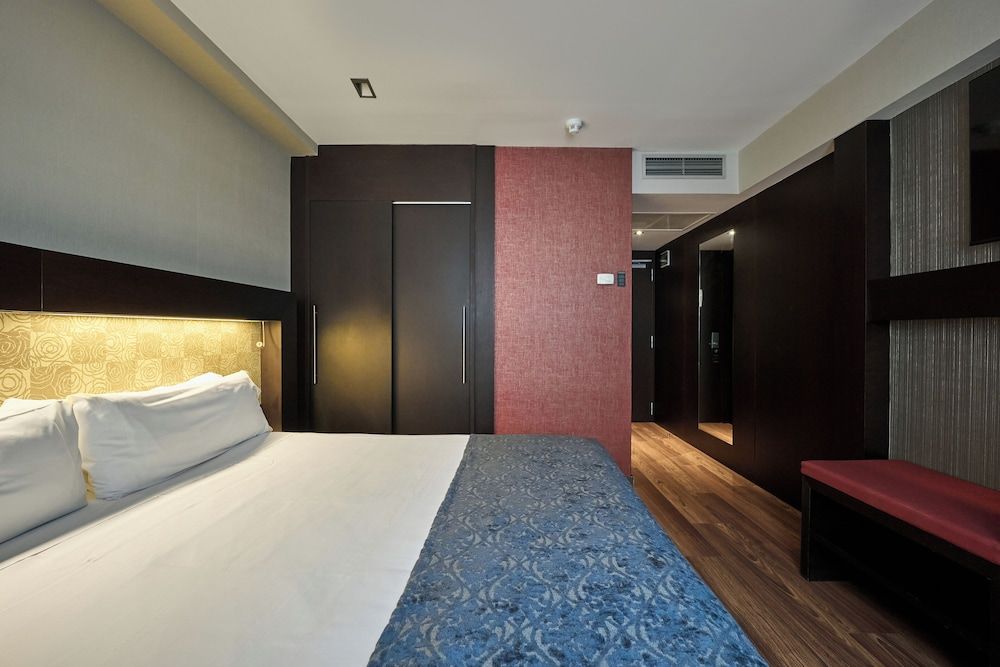 Catalonia Port Double Room 6