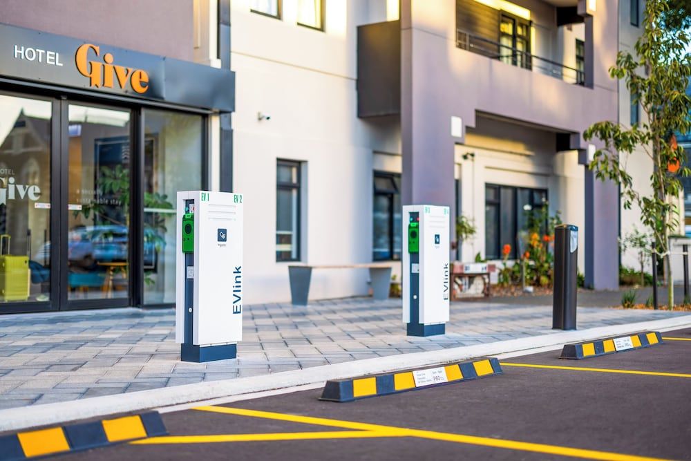Electric vehicle charging station
