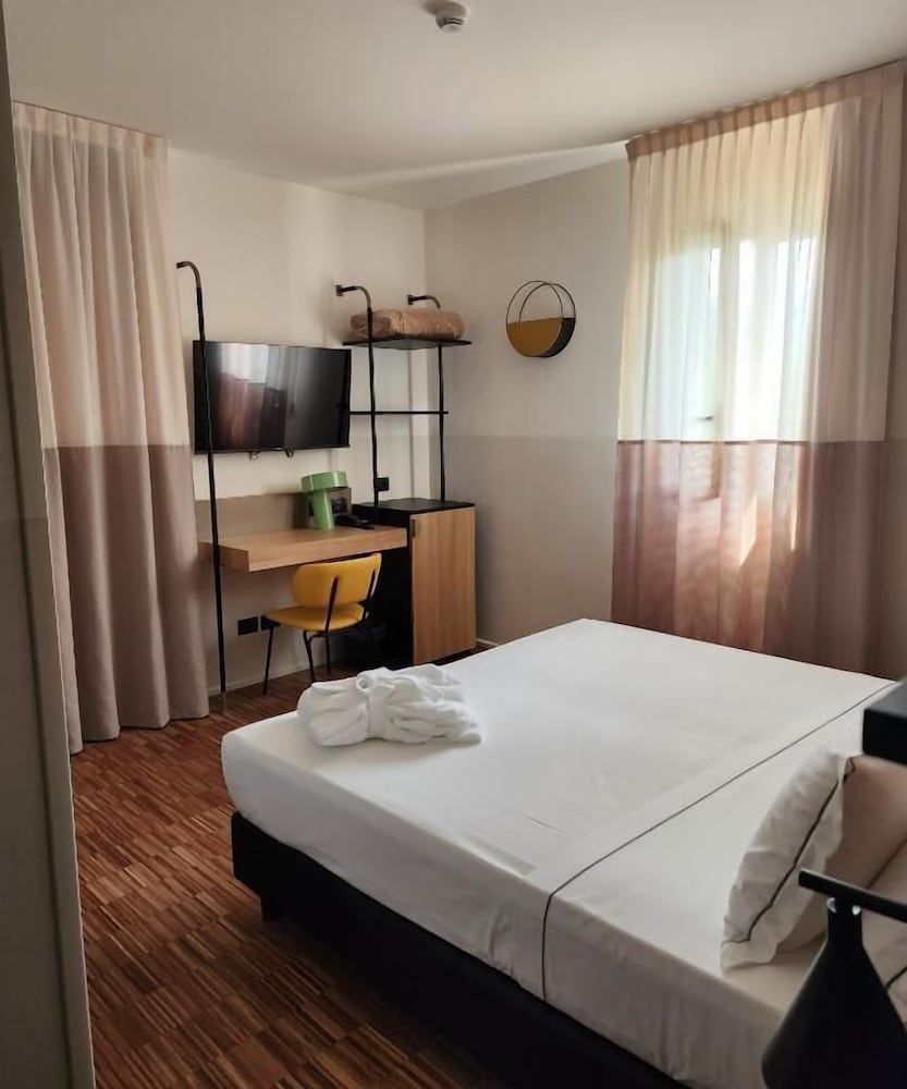 Bleis Hotel Comfort Double Room 4