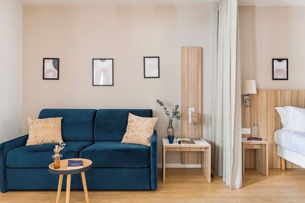 Q7 Lodge Lyon 7 Family Studio, 1 King Bed with Sofa bed, Non Smoking, Kitchen (4 People) 8