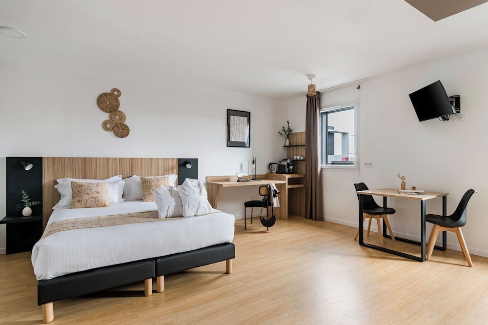 undefined Q7 Lodge Lyon 7 3