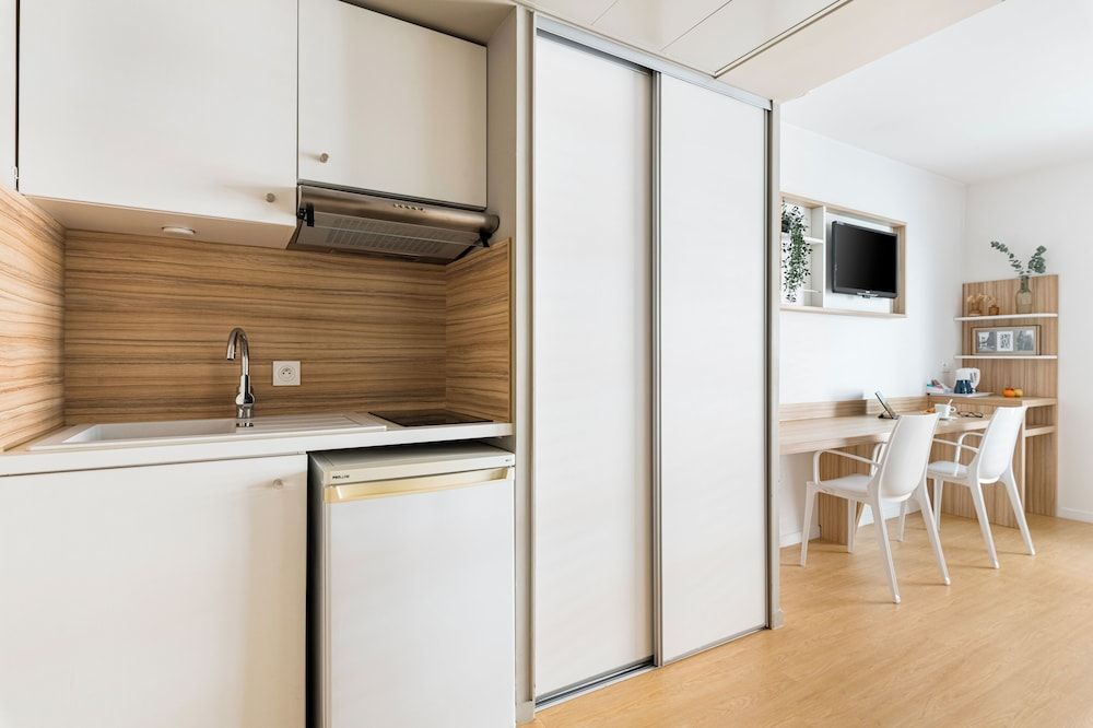 Q7 Lodge Lyon 7 Standard Studio, 2 Twin Beds, Non Smoking, Kitchen 5