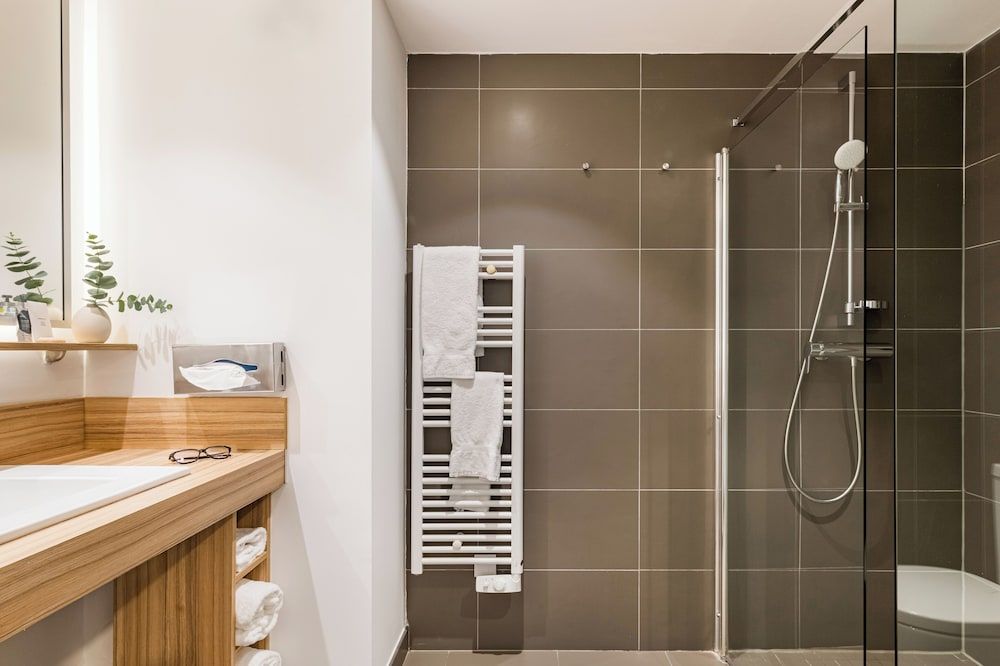 Q7 Lodge Lyon 7 Family Studio, 1 King Bed with Sofa bed, Non Smoking, Kitchen (4 People) 6