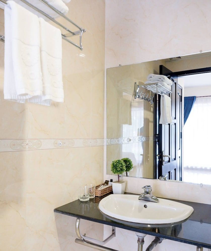 La Maison Da Nang Beach Deluxe Double Room, 1 Queen Bed, Non Smoking, City View 5