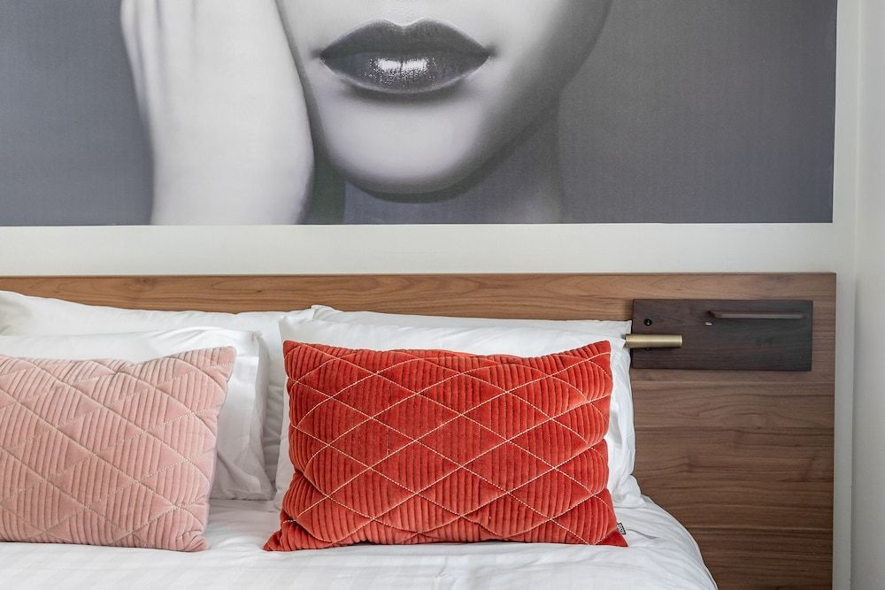 Criterion Hotel Sydney Classic Double Room 4