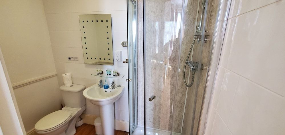 Diamonds Guest House Double Room, Ensuite 8