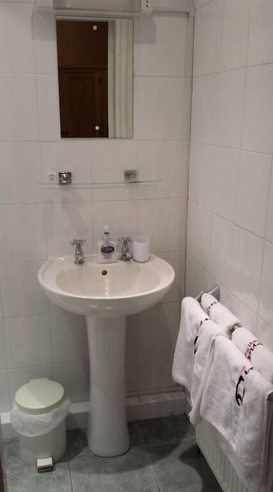 Diamonds Guest House Double Room, Ensuite 6