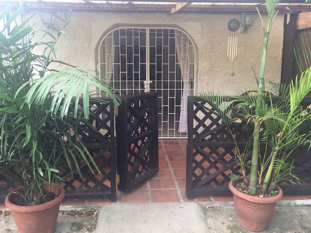 Barbados Chi Guest House