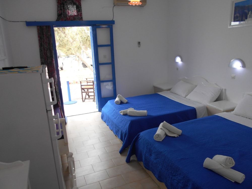 Perissa Hotel Family Quadruple Room, Balcony, Garden View 4