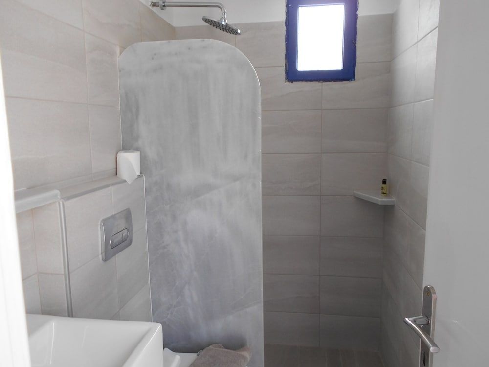 Perissa Hotel Superior Quadruple Room, Balcony, Garden View 8