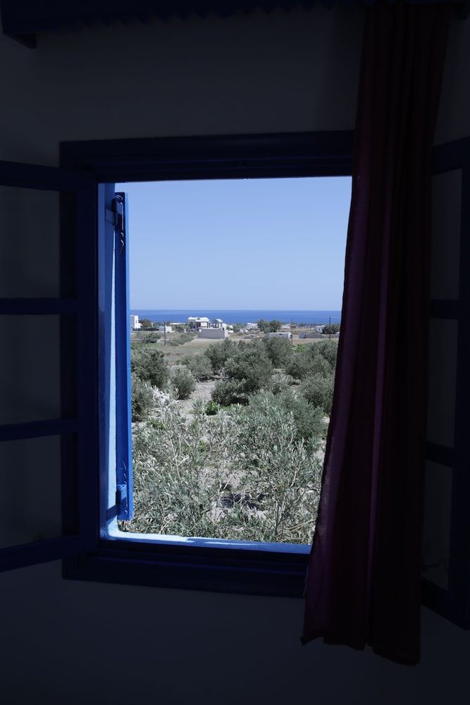 Perissa Hotel Superior Triple Room, Non Smoking, Lanai 6