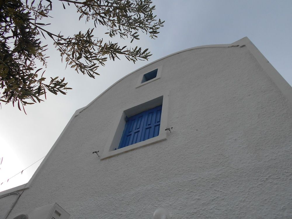 undefined Perissa Hotel 9