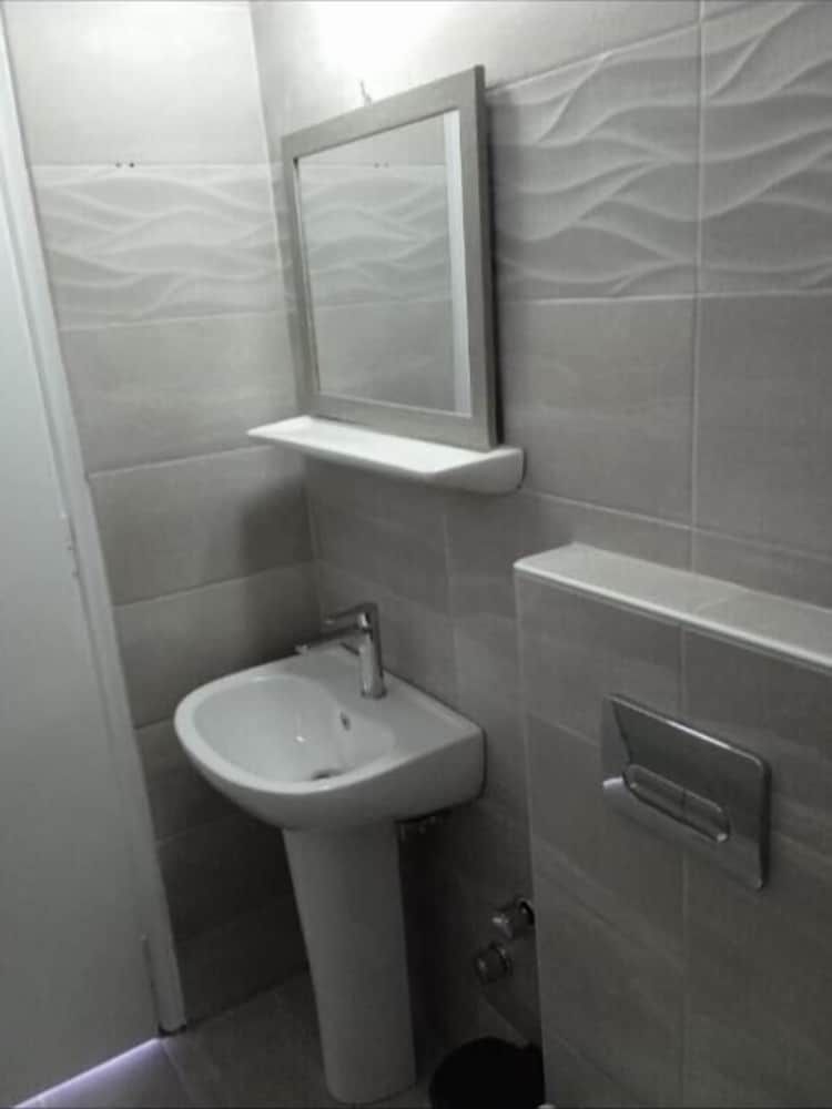 Perissa Hotel Superior Triple Room, Non Smoking, Lanai 10