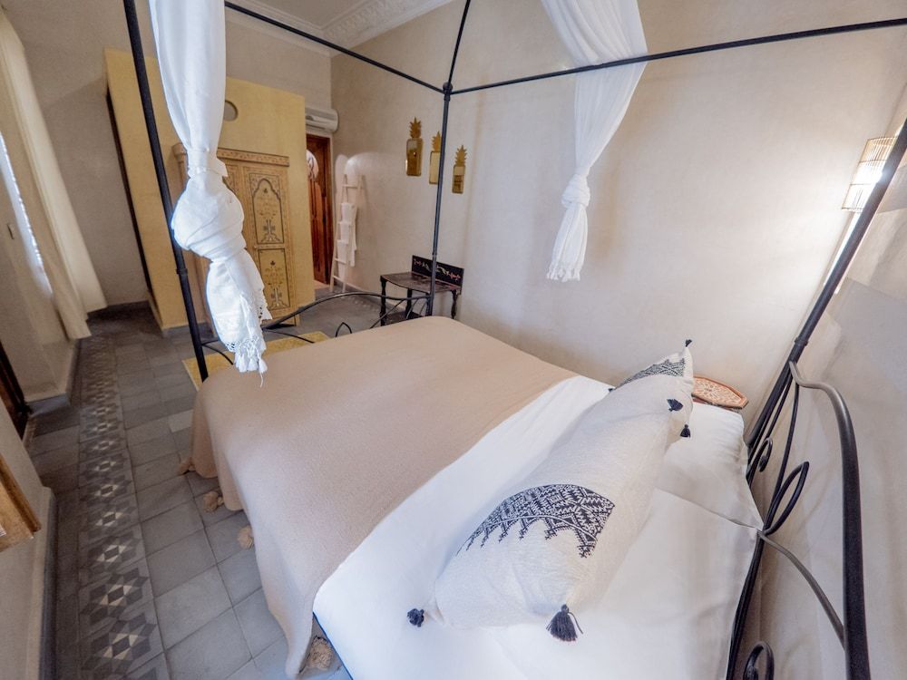 MonRiad Superior Room 6