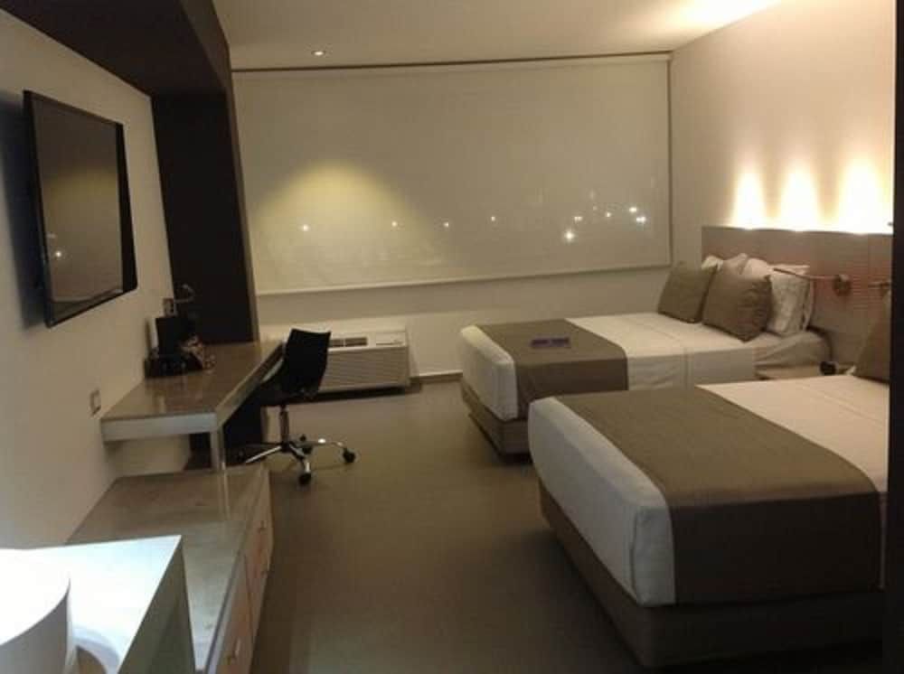 Hotel Punta Azul Executive Room, City View 6