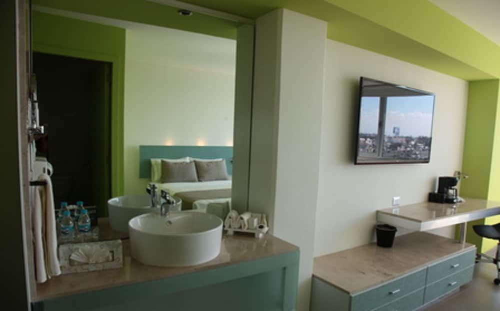 Hotel Punta Azul Executive Room, Beach View 8