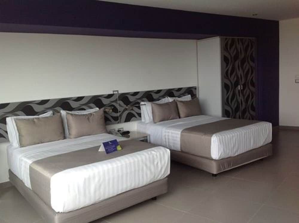 Hotel Punta Azul Executive Room, City View 3