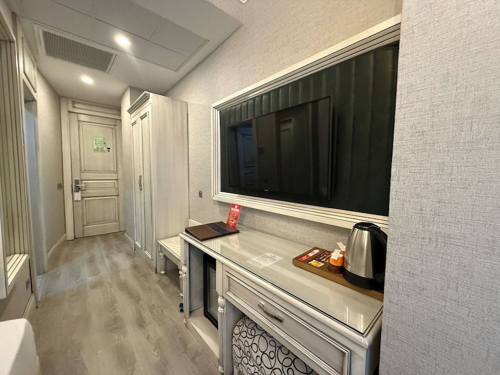 Manesol Old City Bosphorus Standard Atrium Double Room 42