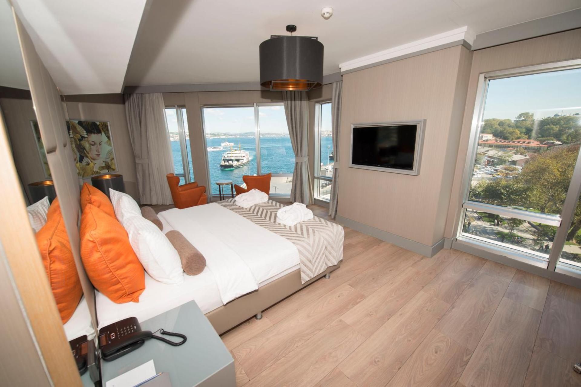 Queen Suite with Sea View