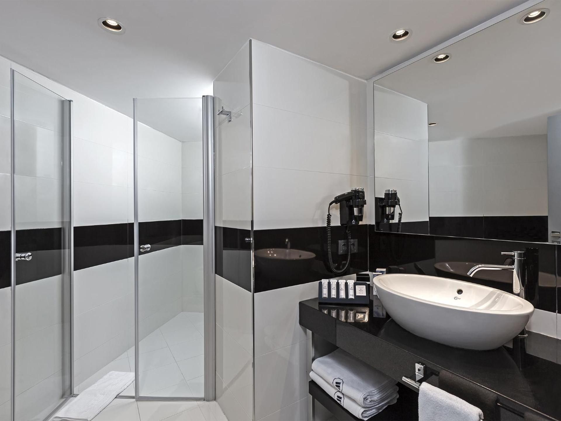 Queen Suite with Sea View