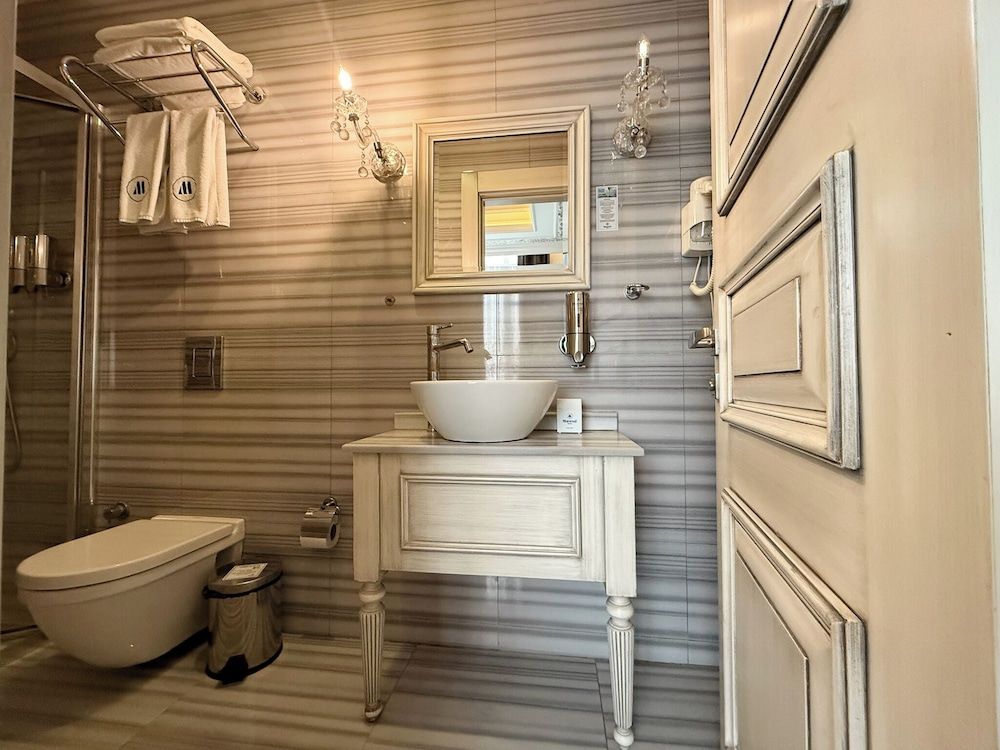 Manesol Old City Bosphorus Standard Atrium Double Room 31