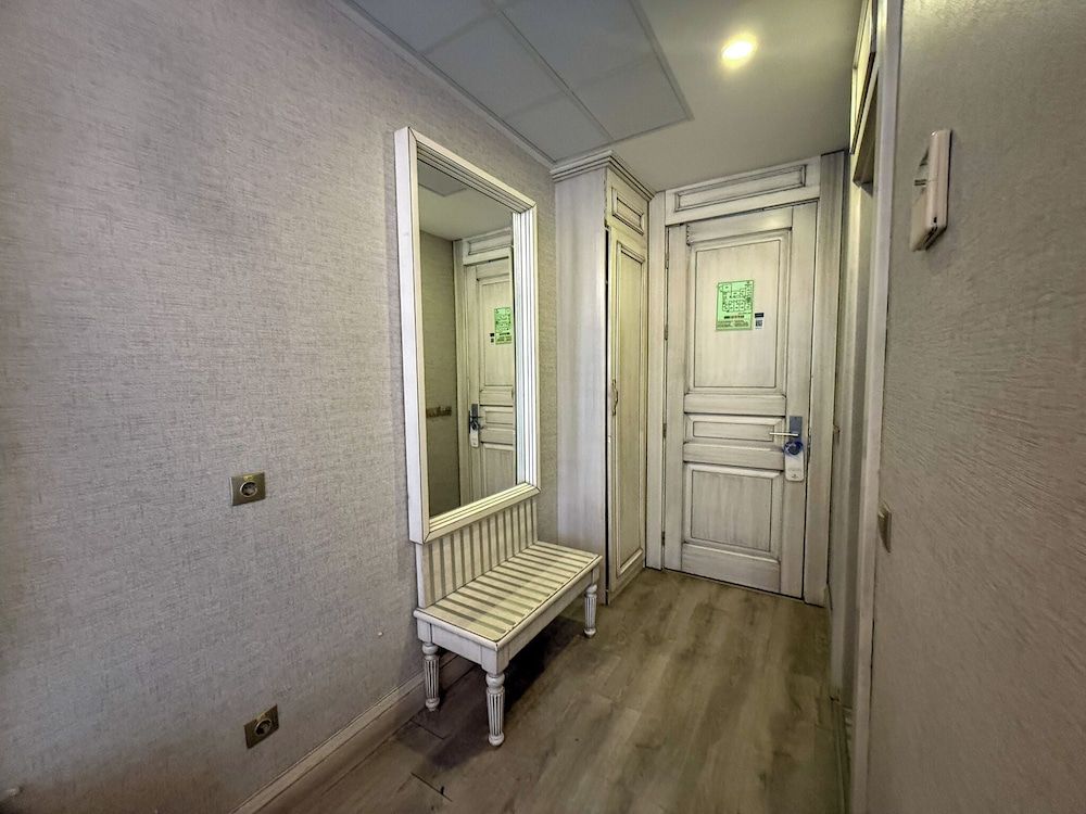 Manesol Old City Bosphorus Standard Atrium Double Room 51