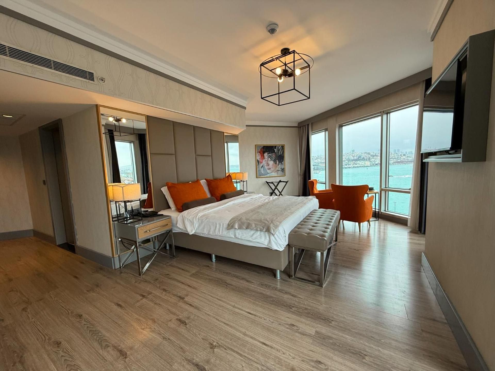 Queen Suite with Sea View
