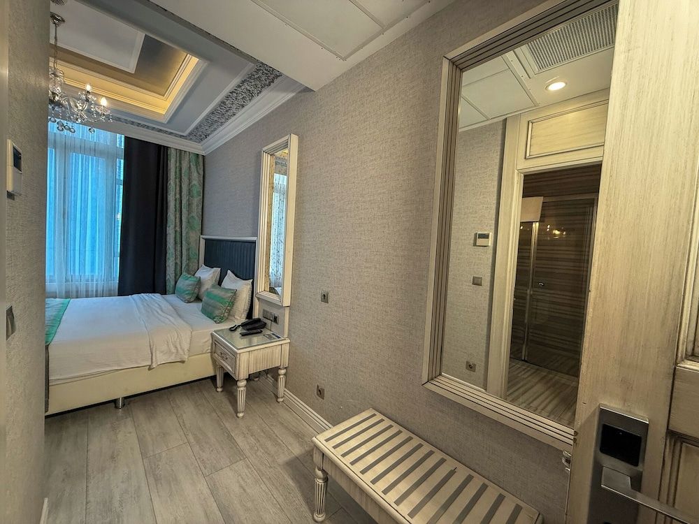 Manesol Old City Bosphorus Standard Atrium Double Room 47