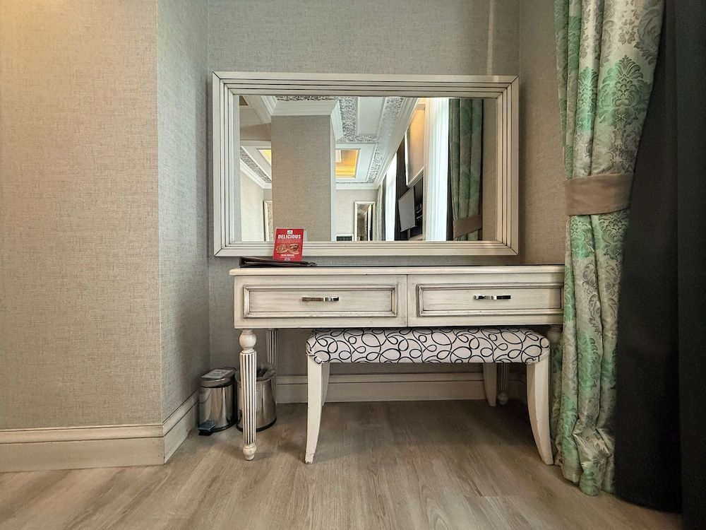 Manesol Old City Bosphorus Standard Atrium Double Room 44