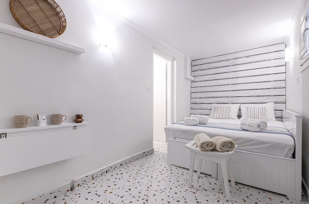 Villa Ilias Caldera Hotel Standard Single room, Sea view (Pool level) 5