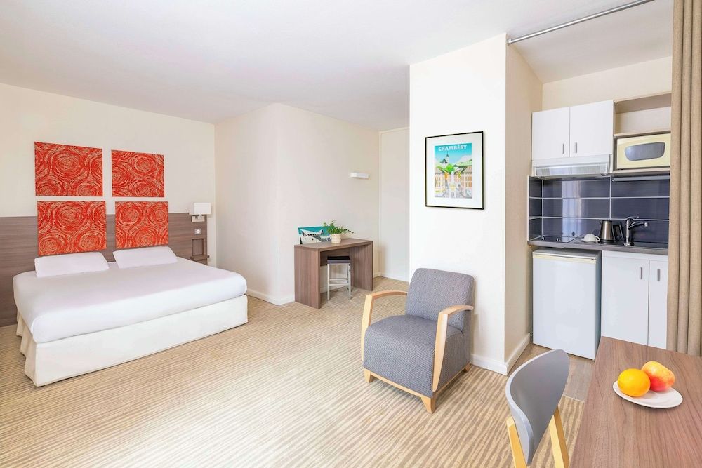 Kyriad Chambéry Centre - Curial Superior Room, 1 Double Bed 4