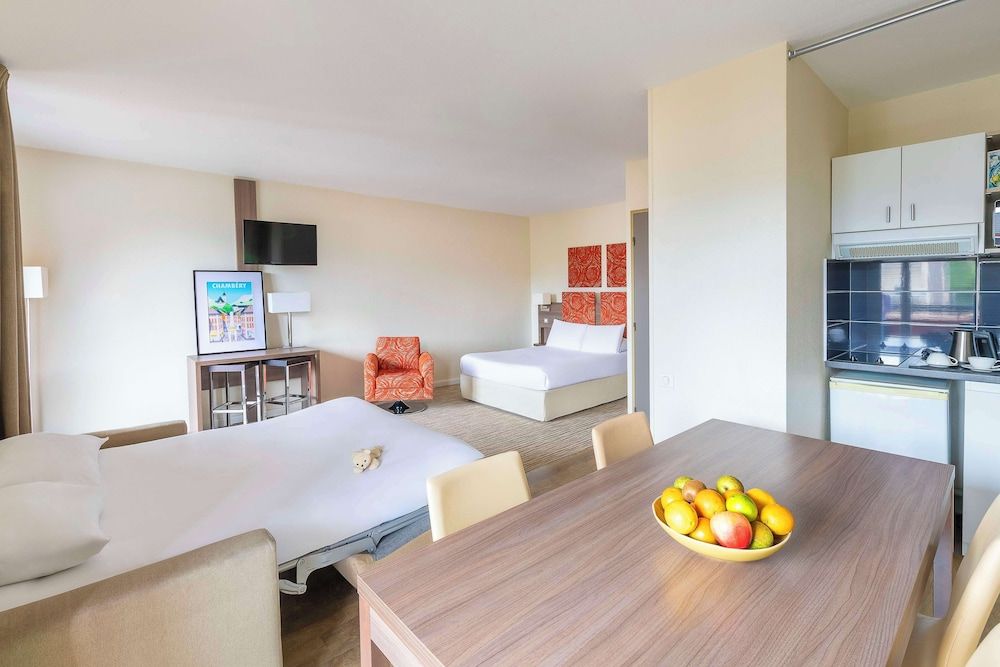 Kyriad Chambéry Centre - Curial Superior Room, 1 Double Bed with Sofa bed 7