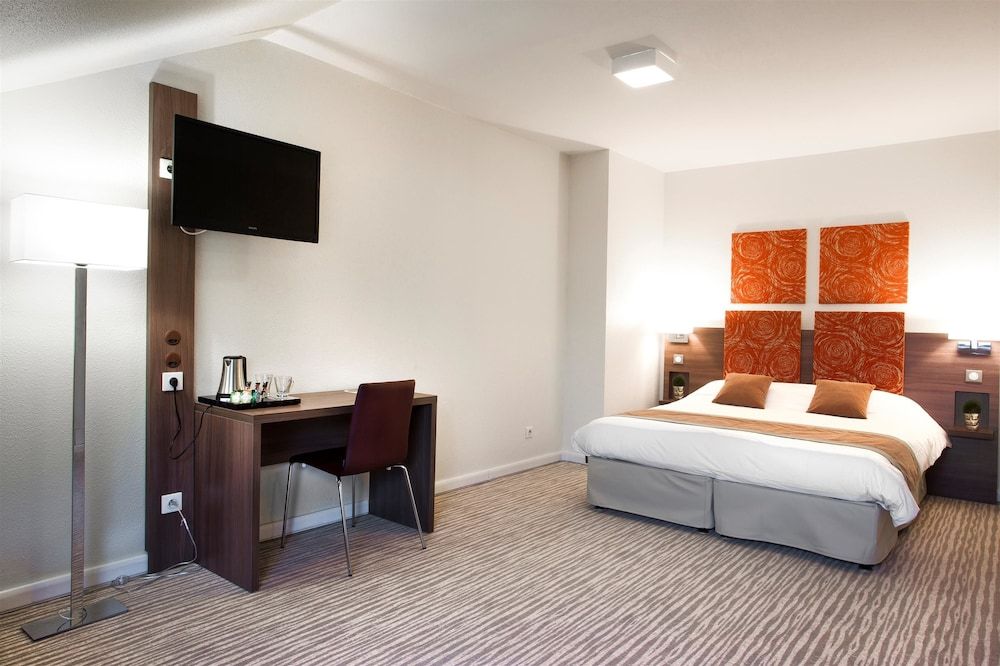 Kyriad Chambéry Centre - Curial Superior Room, 1 Double Bed with Sofa bed 4