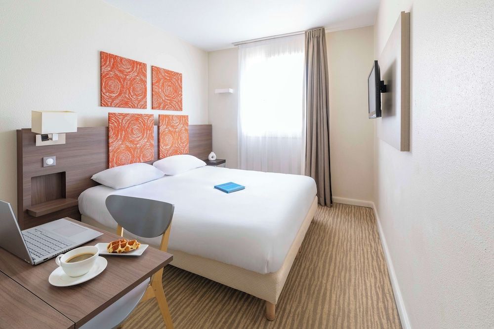 Kyriad Chambéry Centre - Curial Standard Room, 1 Double Bed 2