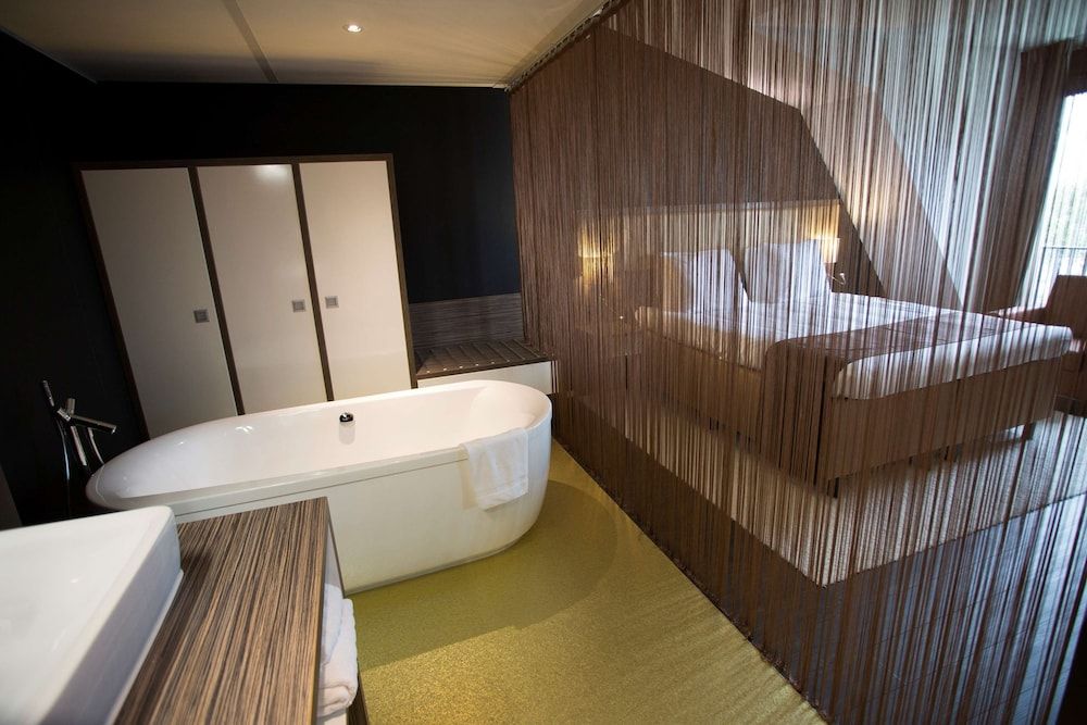 City Hotel Gouda - World Hotels Crafted Collections Suite, 1 Double Bed, Non Smoking, Bathtub 8