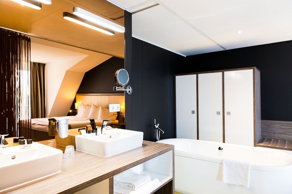 City Hotel Gouda - World Hotels Crafted Collections Suite, 1 Double Bed, Non Smoking, Bathtub 7