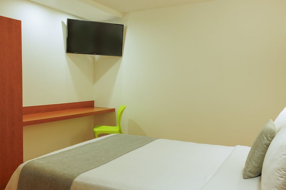 One Oaxaca Centro Hotel Superior Room, 1 Queen Bed 5