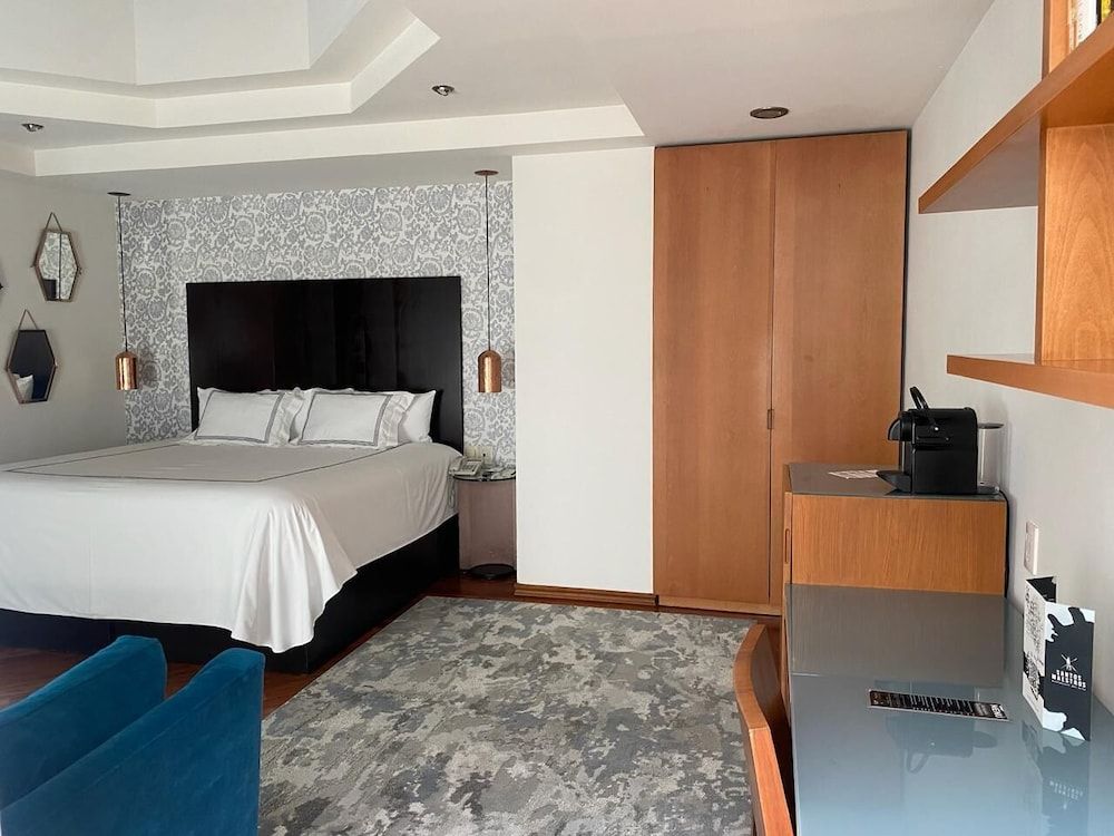 Santa Rita Hotel del Arte Standard Room, 1 King Bed 3