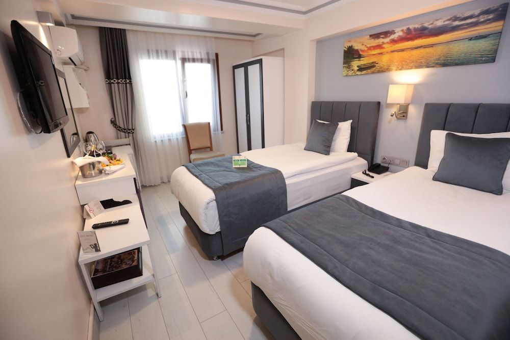 undefined Skalion Hotel 5