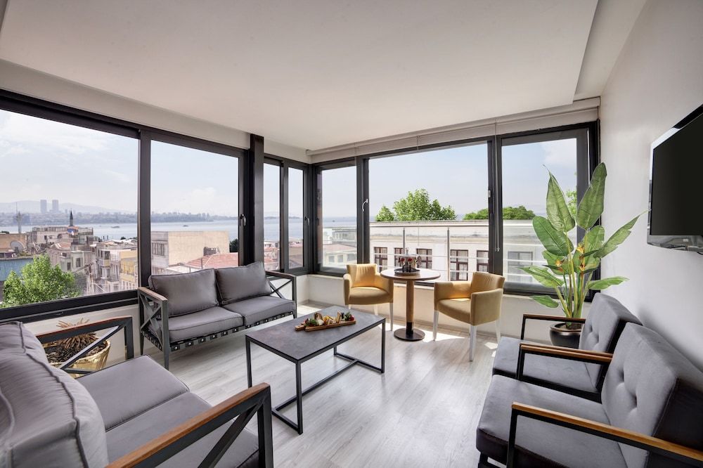 undefined Skalion Hotel 4