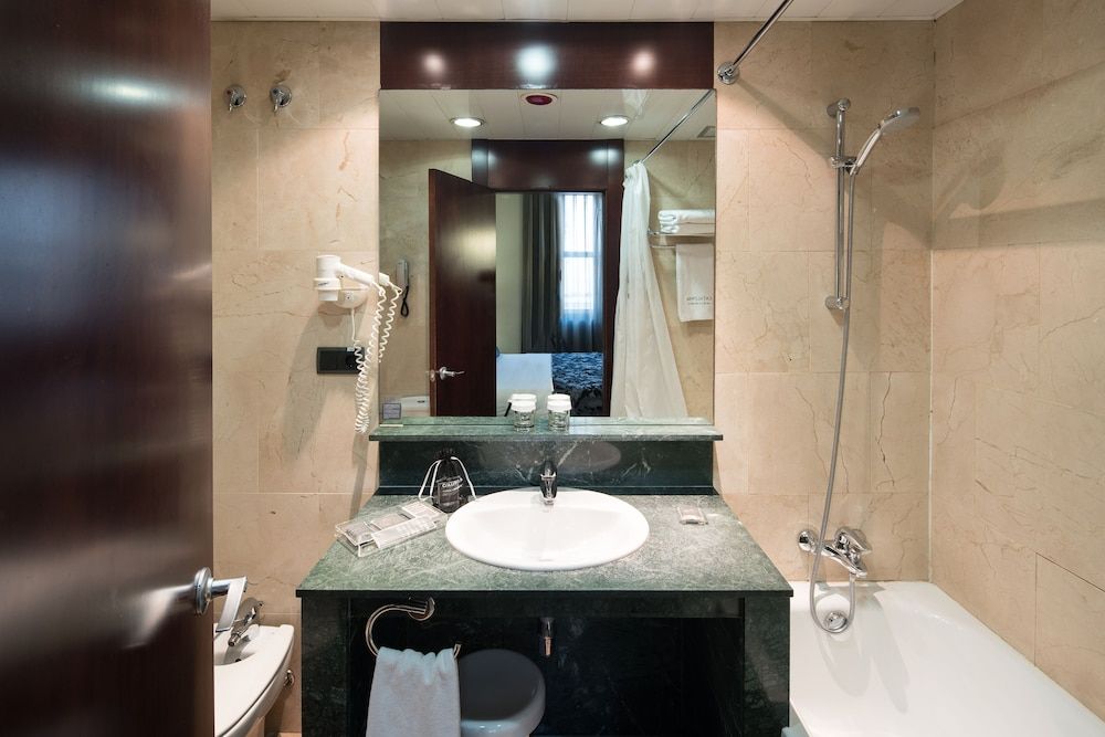 Catalonia Eixample 1864 Triple Room (3 adults) 5