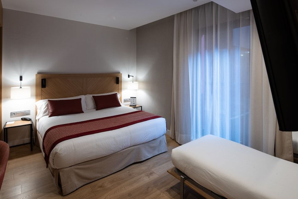 Catalonia Eixample 1864 Triple Room (3 adults) 2