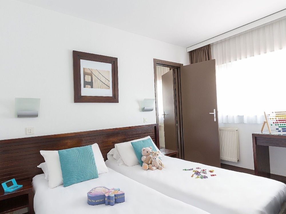 Hotel Lille Europe Classic Twin Room 6