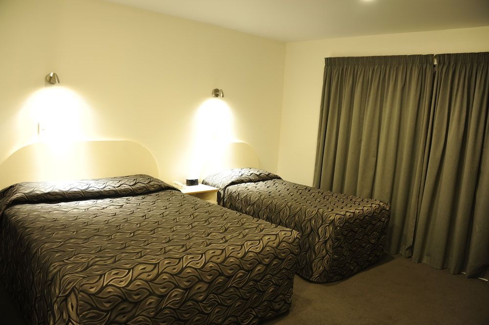 Twin Bed Studio