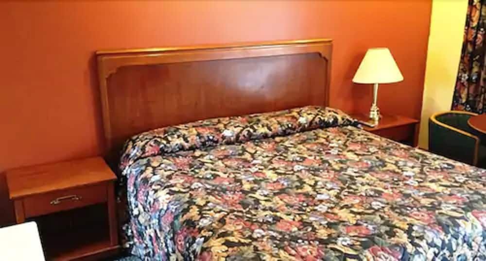 undefined Parkway Motel 2